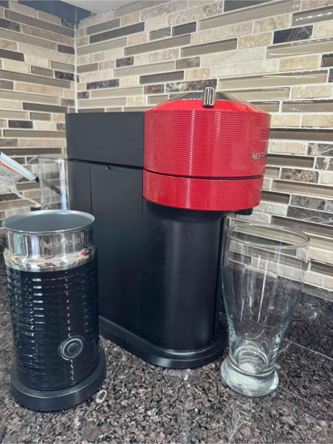 Nespresso Vertuo Next Coffee Machine with Aeroccino image indicator(3)