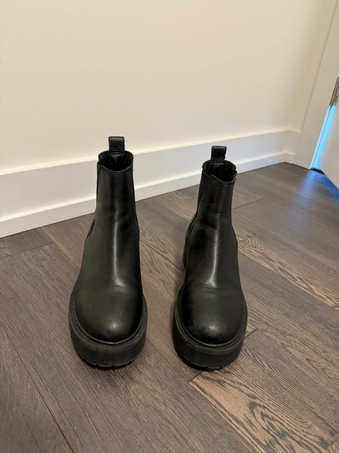 Steve Madden Black Chelsea Boots, Size 7