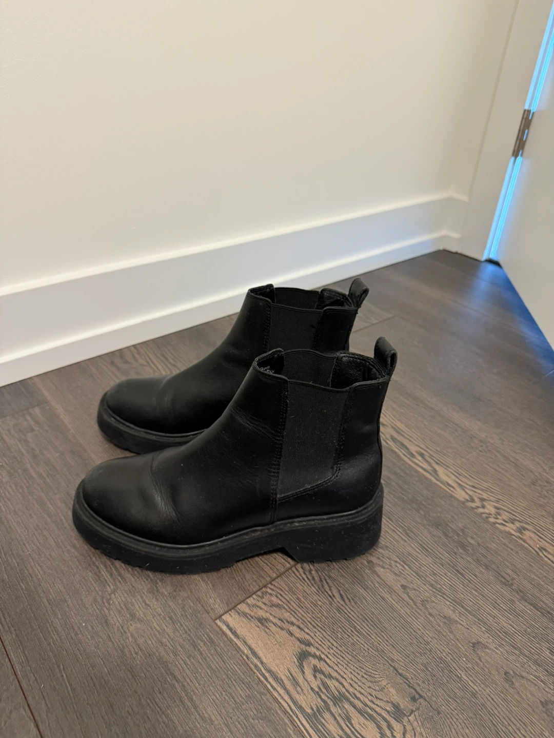 Steve Madden Black Chelsea Boots, Size 7 - photo 3