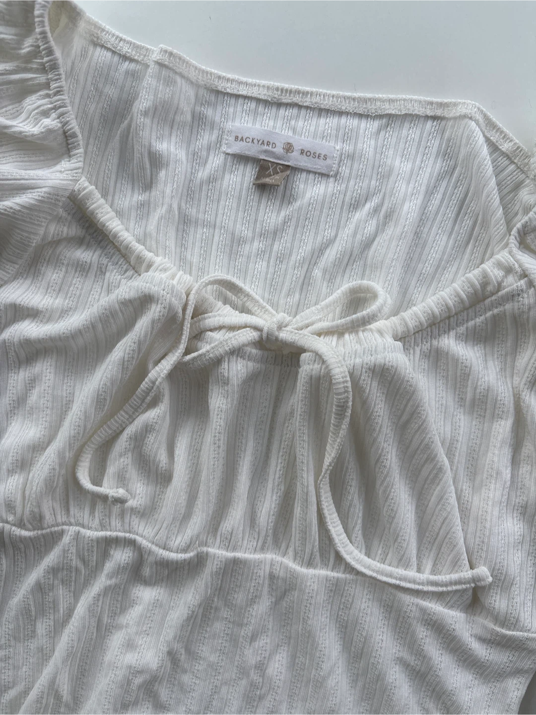 Backyard Roses White Top - Size XS - photo 3