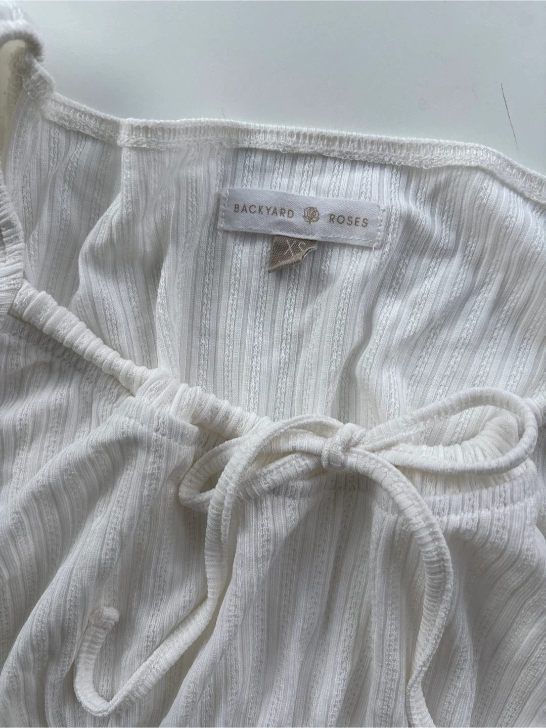 Backyard Roses White Top - Size XS - photo 2