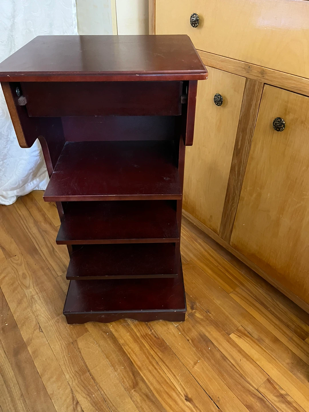Mahogany Magazine Rack End Table 🥕