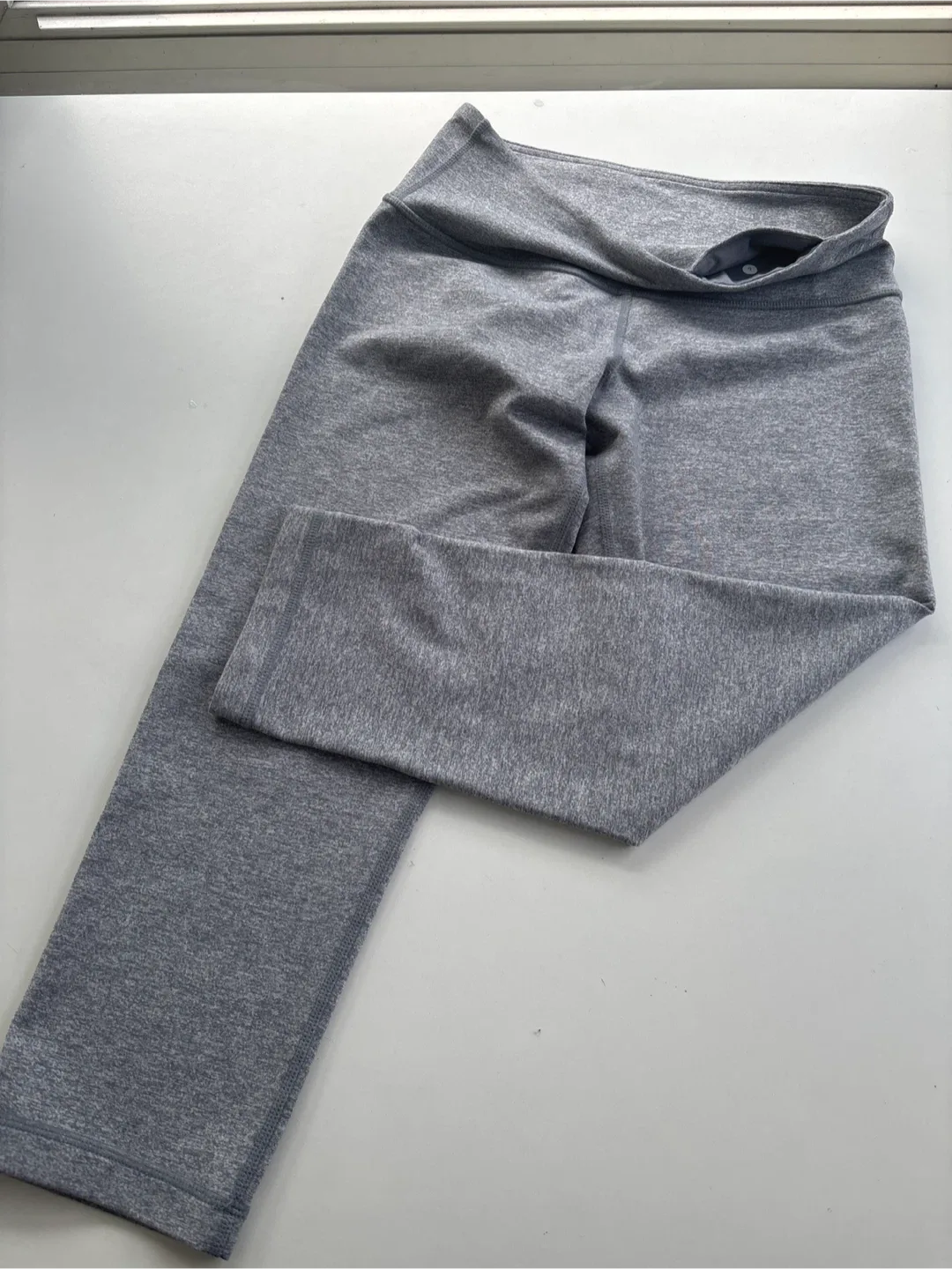 Lululemon Grey Leggings - Size 6 image indicator(4)