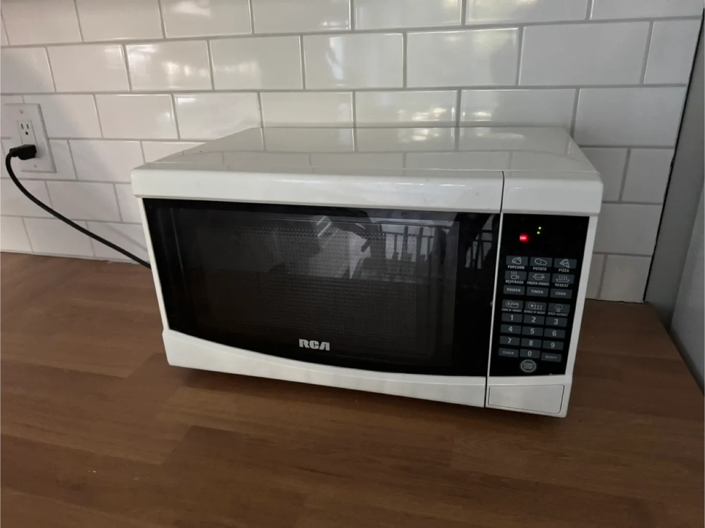 RCA Microwave 700W thumbnail