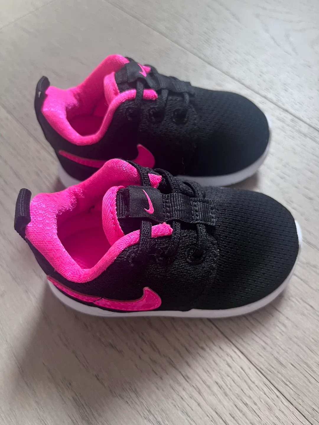 Nike Infant Shoes - Size 4C 🥕 thumbnail