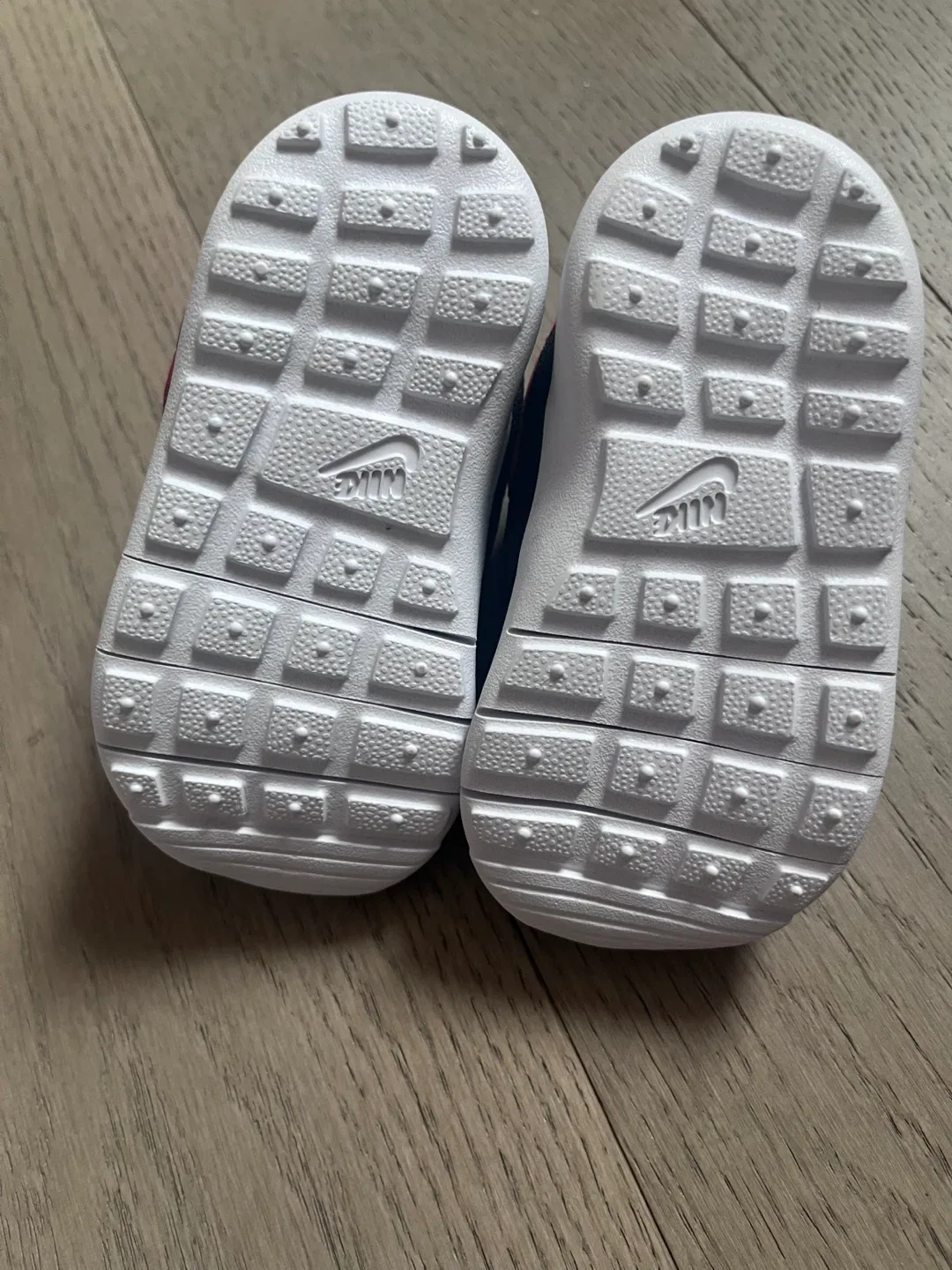 Nike Infant Shoes - Size 4C 🥕 image indicator(3)