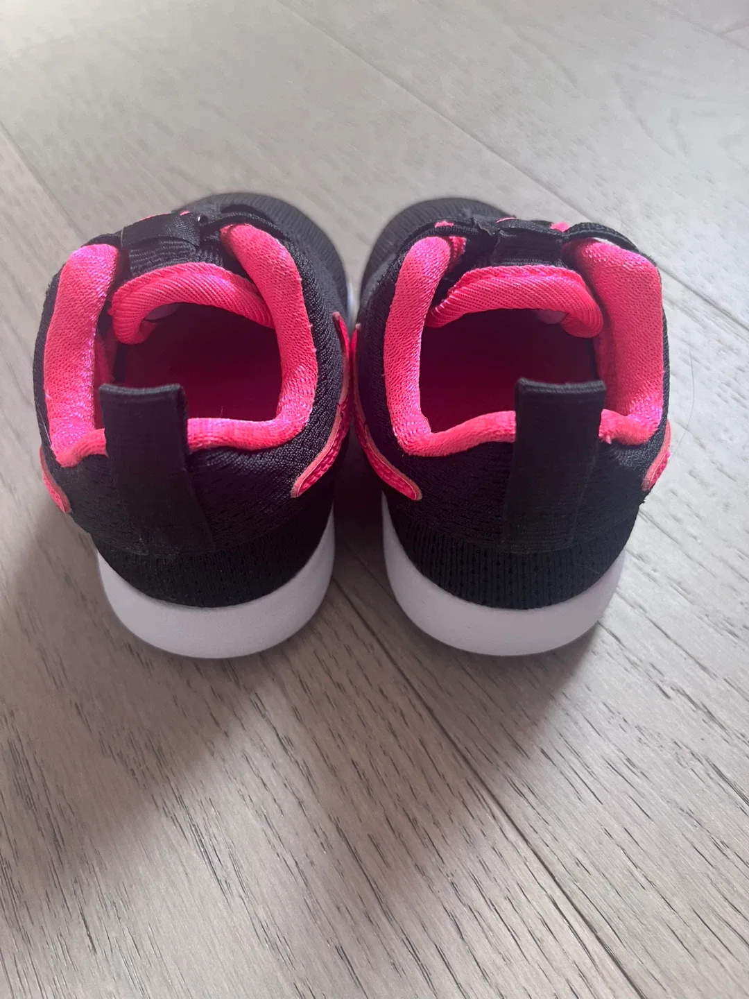 Nike Infant Shoes - Size 4C 🥕 image indicator(2)
