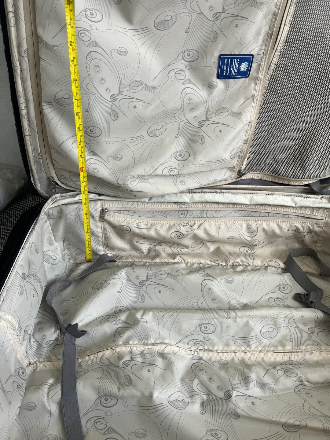 Samsonite Black Rolling Suitcase - 34 inch image indicator(4)