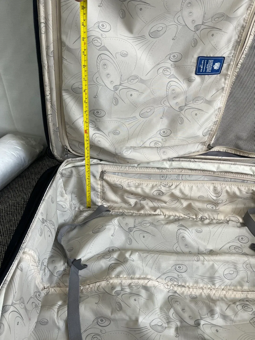 Samsonite Black Rolling Suitcase - 34 inch image indicator(3)