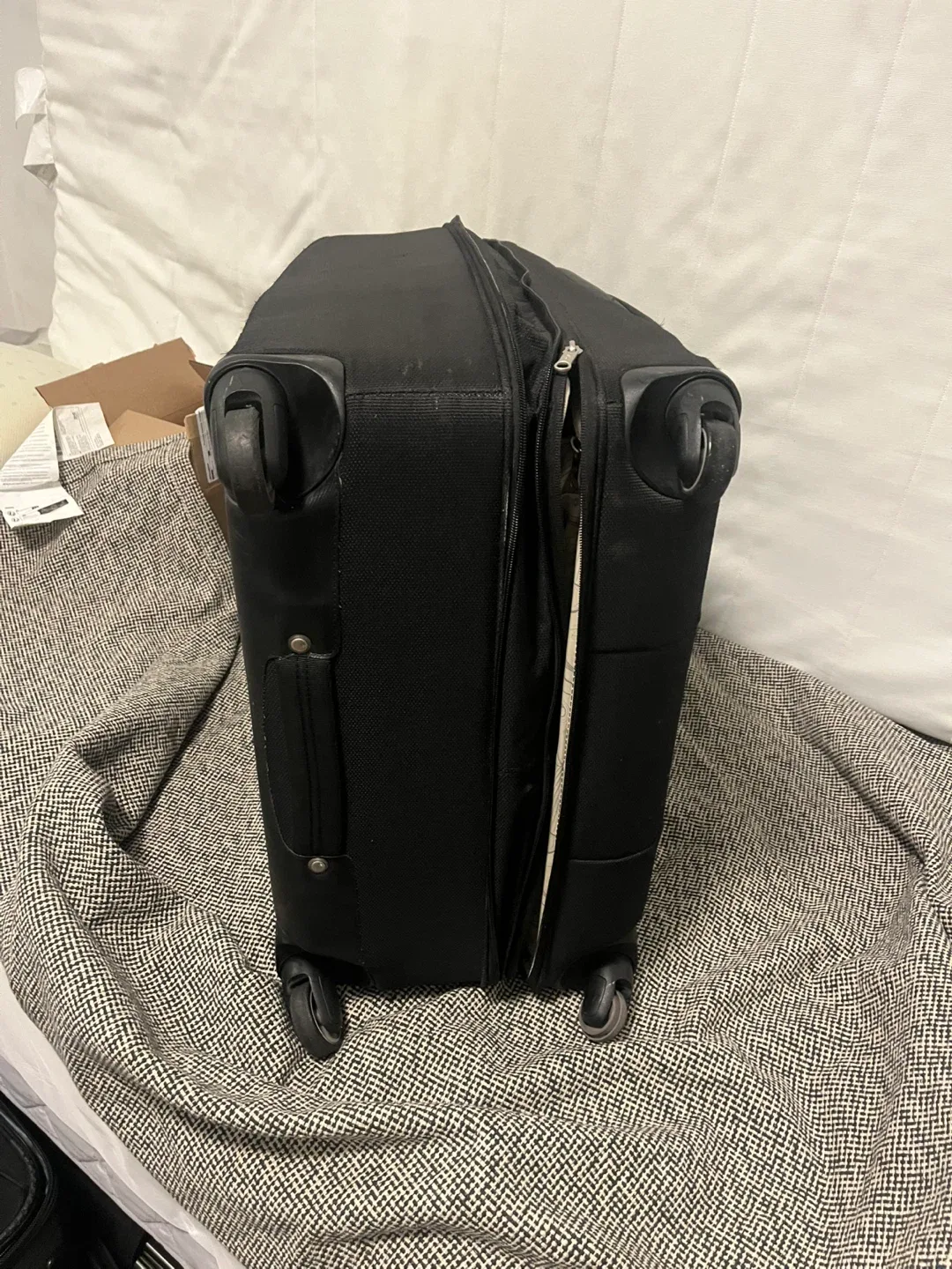 Samsonite Black Rolling Suitcase - 34 inch image indicator(6)