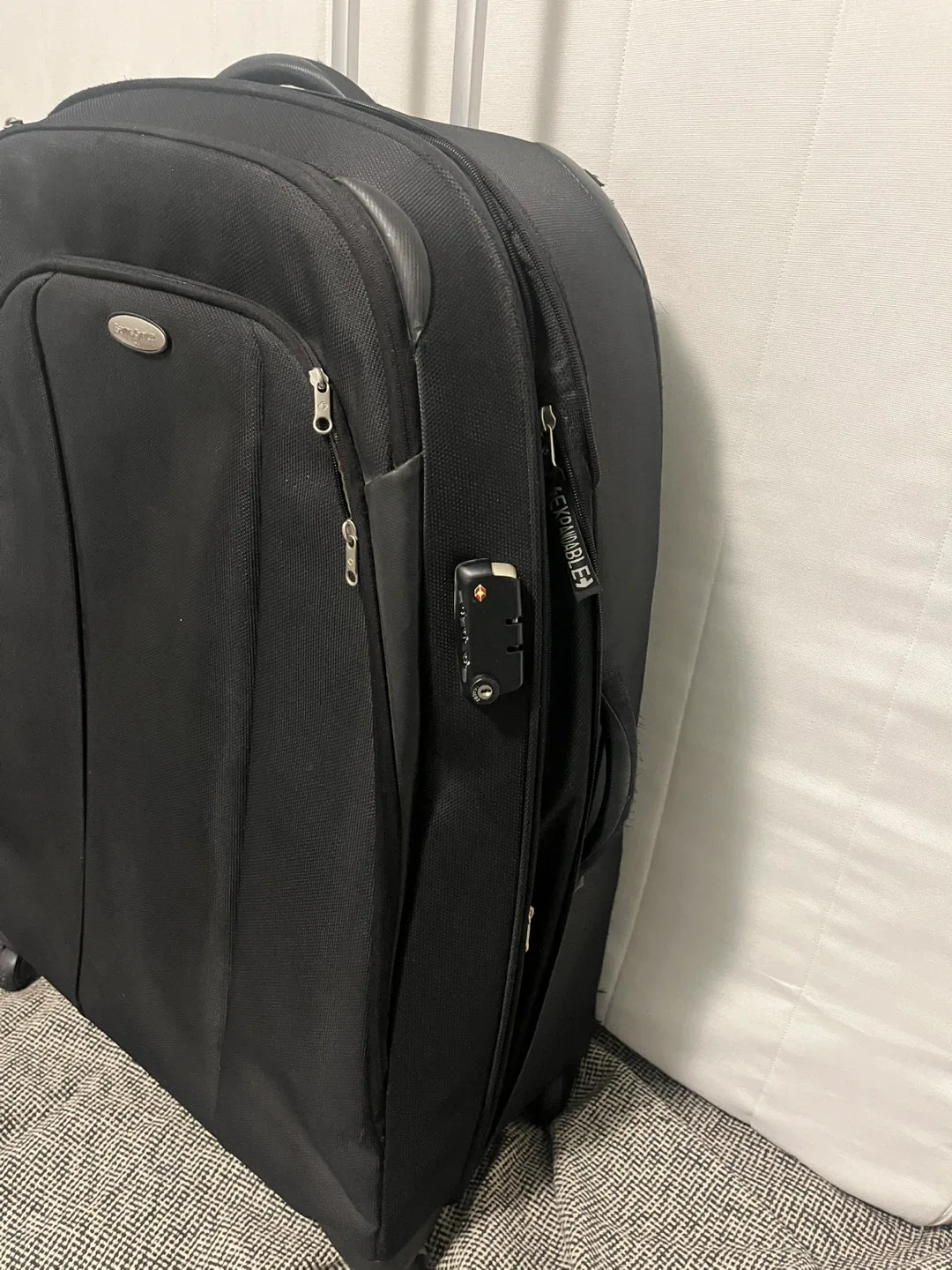 Samsonite Black Rolling Suitcase - 34 inch image indicator(7)