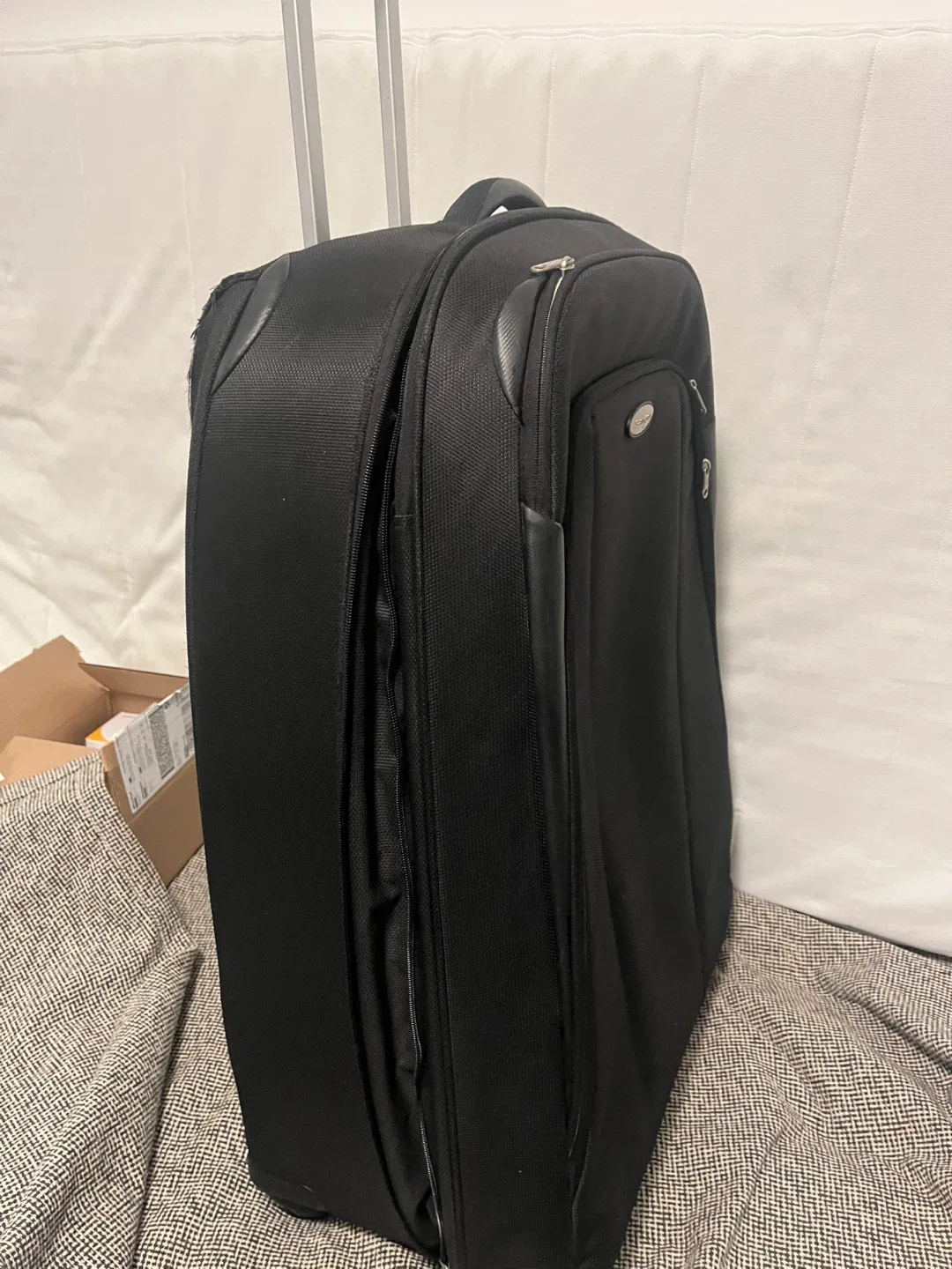 Samsonite Black Rolling Suitcase - 34 inch image indicator(9)