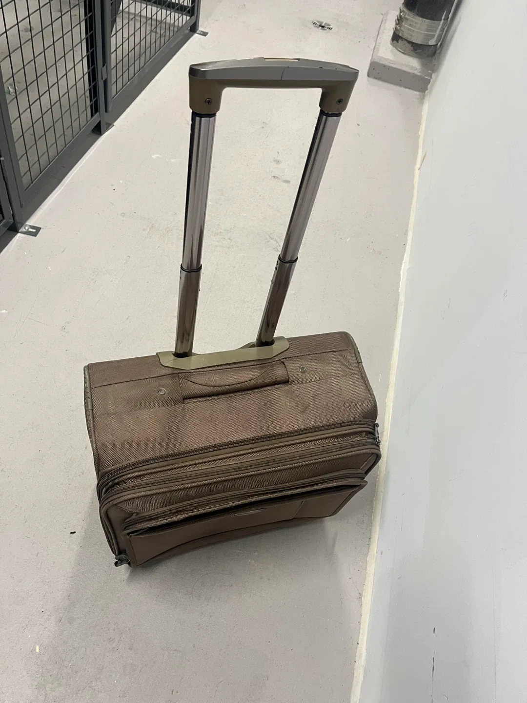 Heys Wheeled Carry-On Suitcase image indicator(6)