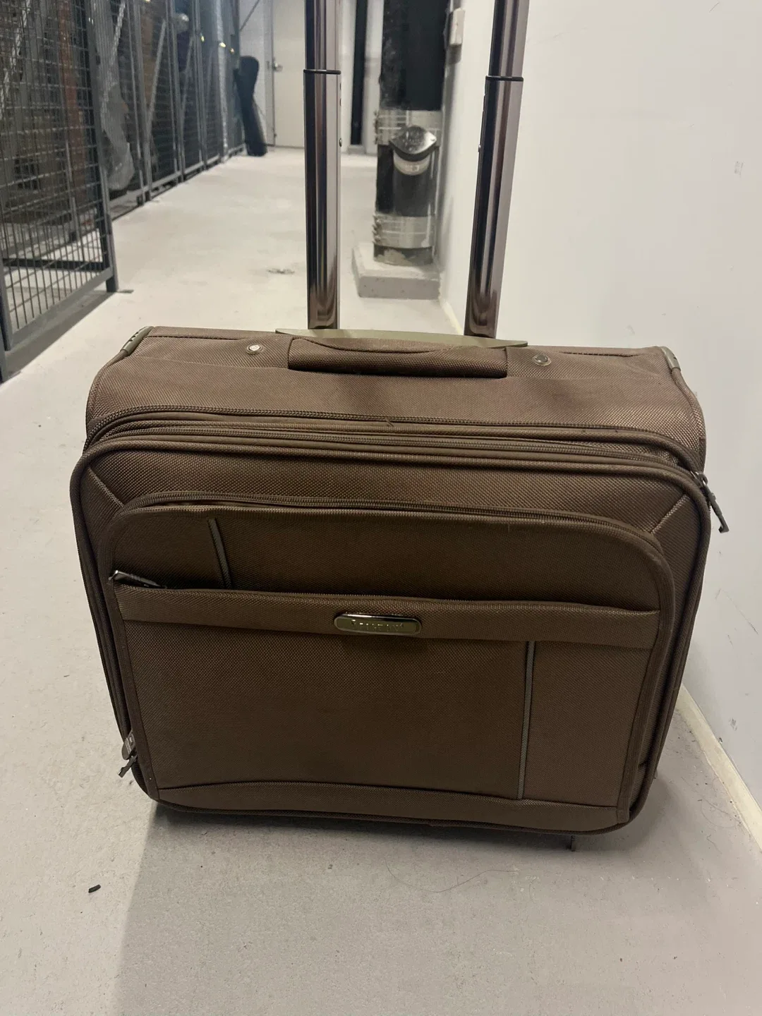 Heys Wheeled Carry-On Suitcase image indicator(8)