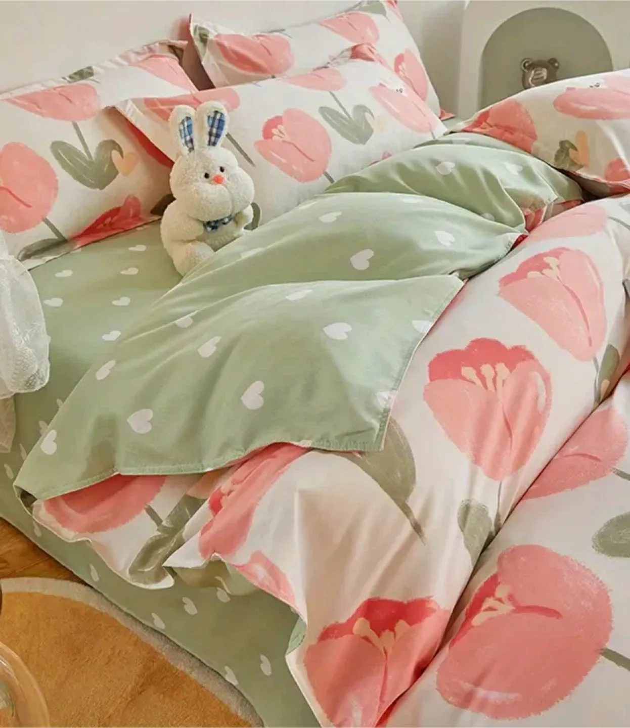 Assorted 4 pieces Queen Bedding sets thumbnail