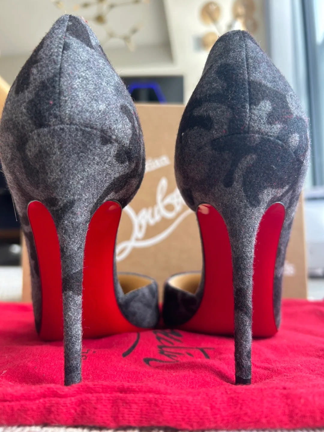 *Brand New* Christian Louboutin Heels Size 6.5 image indicator(4)