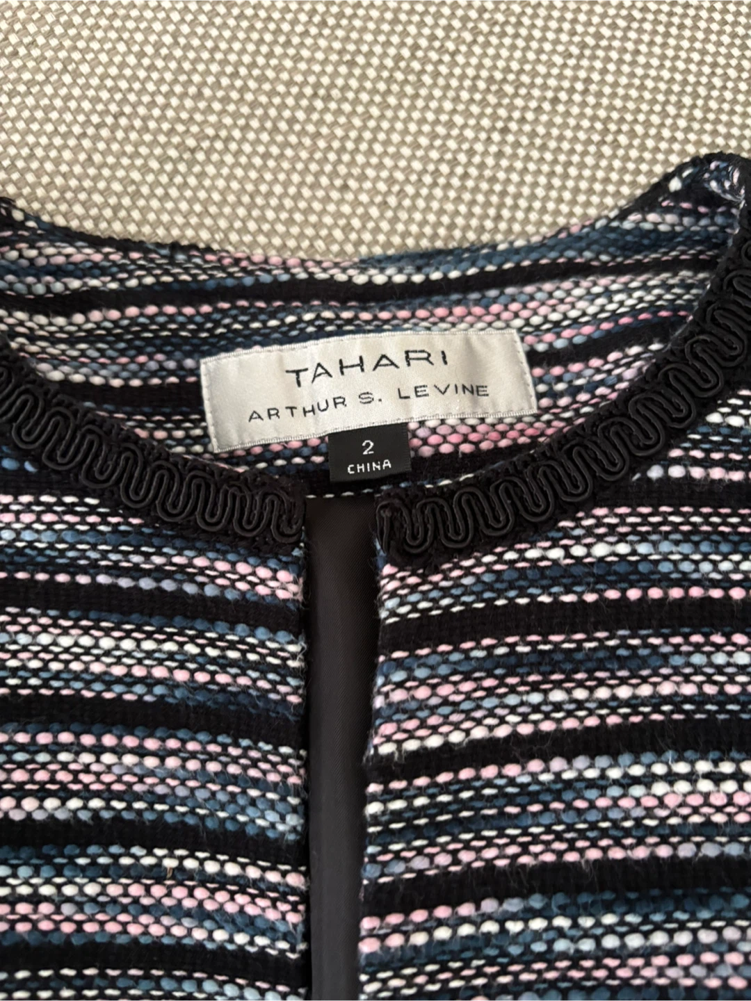 Tahari Arthur S. Levine Jacket - Size 2 - photo 2