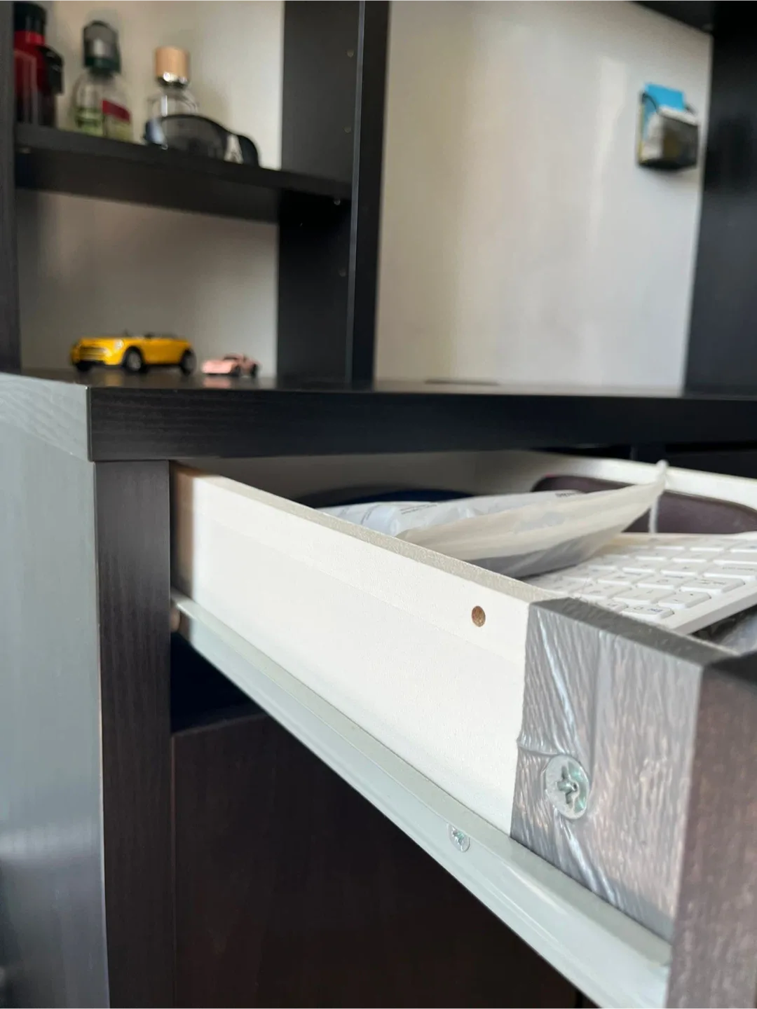 Dark Brown Desk with Hutch image indicator(3)