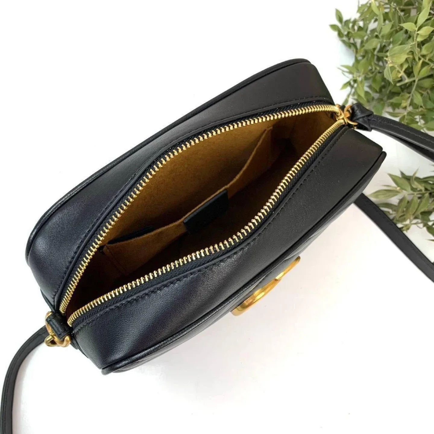 Gucci Marmont Small Shoulder Bag - Black image indicator(2)