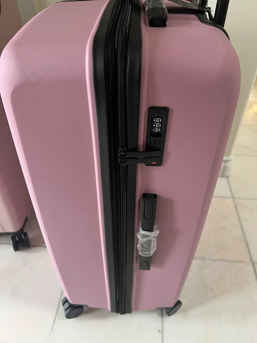 Bugatti Seoul Luggage - Pink 2 pc. 30inch & 21inch image indicator(2)