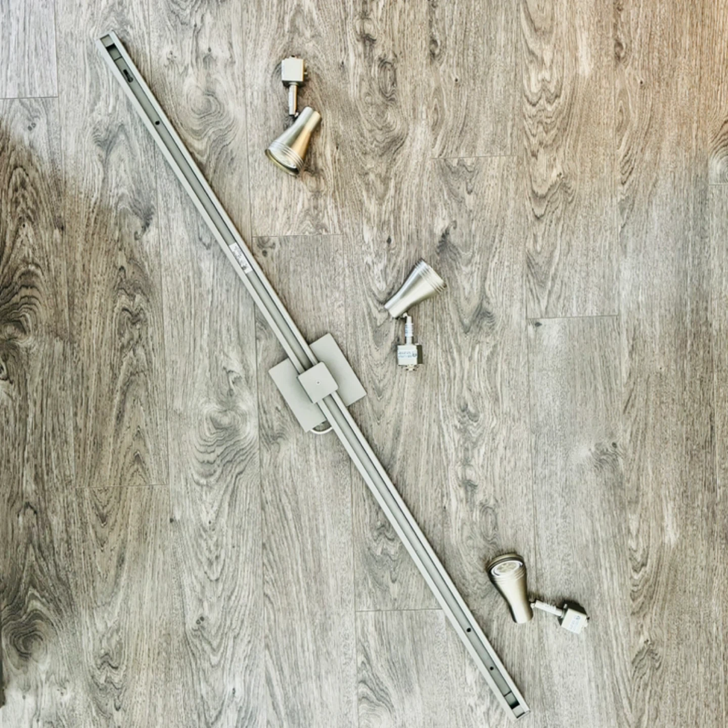 Track Lighting Fixture with 3 Lights 🥕 - photo 2
