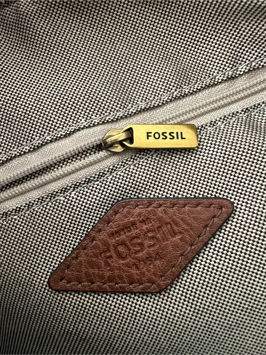 Fossil Jolie Brown Leather Hobo Bag image indicator(9)