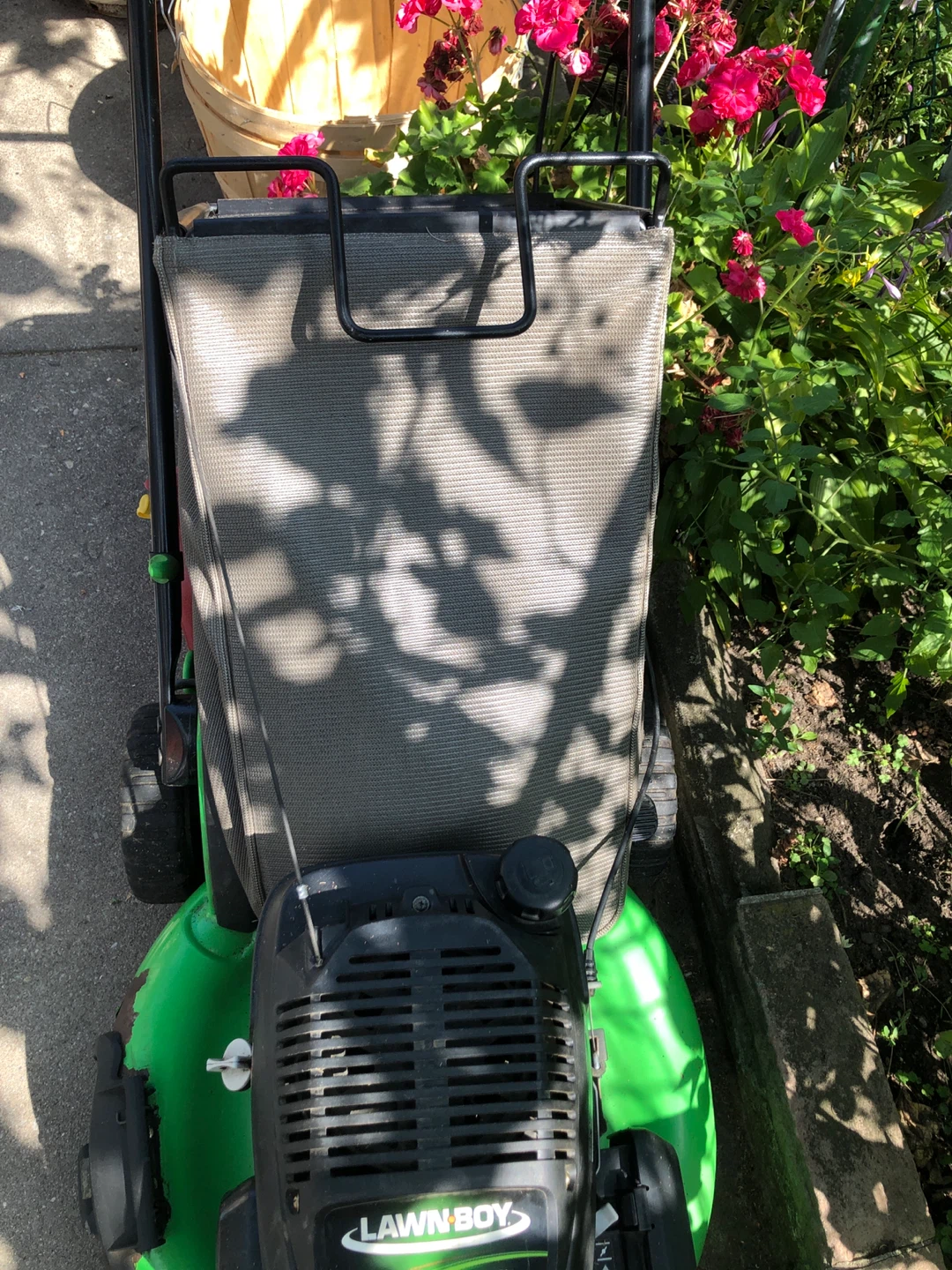 Lawnboy lawnmower Honda engine! - photo 2