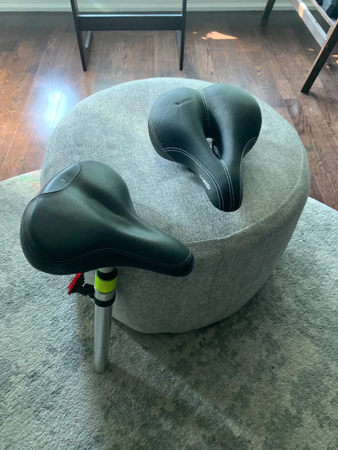 2x Bike Seat - Serfas & No-Way thumbnail