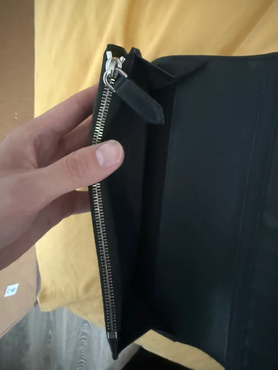 Burberry Graffiti Elmore Wallet In Yellow Print Leather image indicator(4)