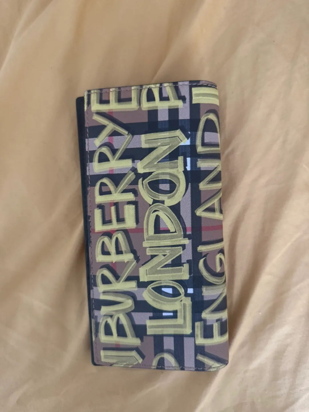 Burberry Graffiti Elmore Wallet In Yellow Print Leather image indicator(2)