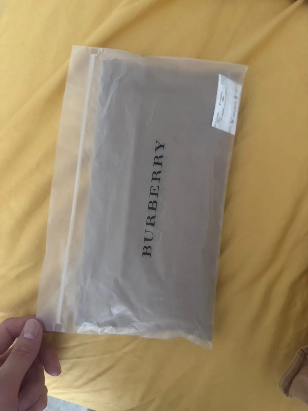 Burberry Graffiti Elmore Wallet In Yellow Print Leather image indicator(7)