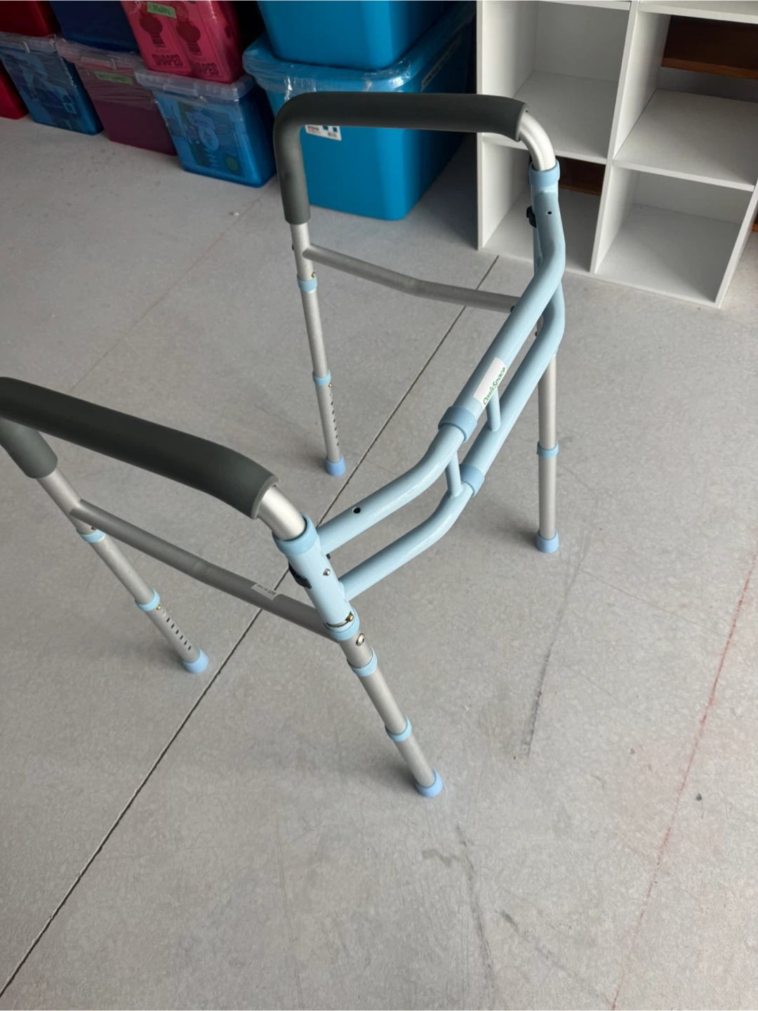 VEVOR adjustable toilet support and walker
