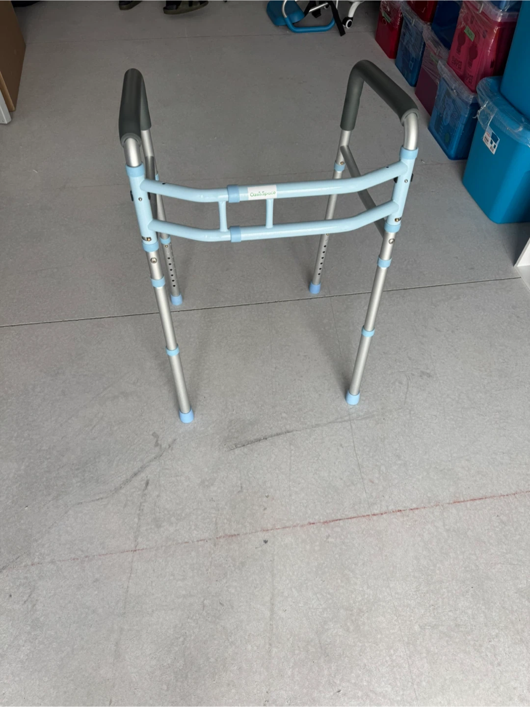 VEVOR adjustable toilet support and walker - photo 2