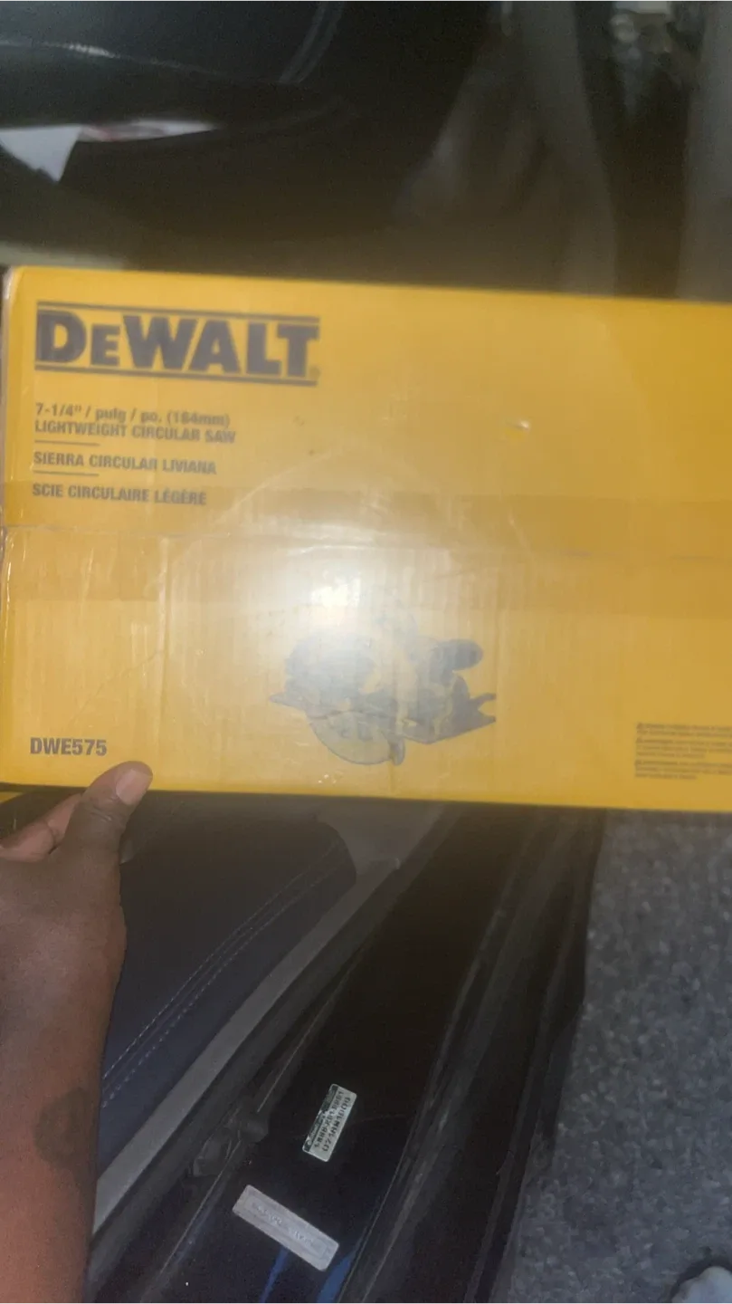 DeWalt 7-1/4" Lightweight Circular Saw DWE575 thumbnail