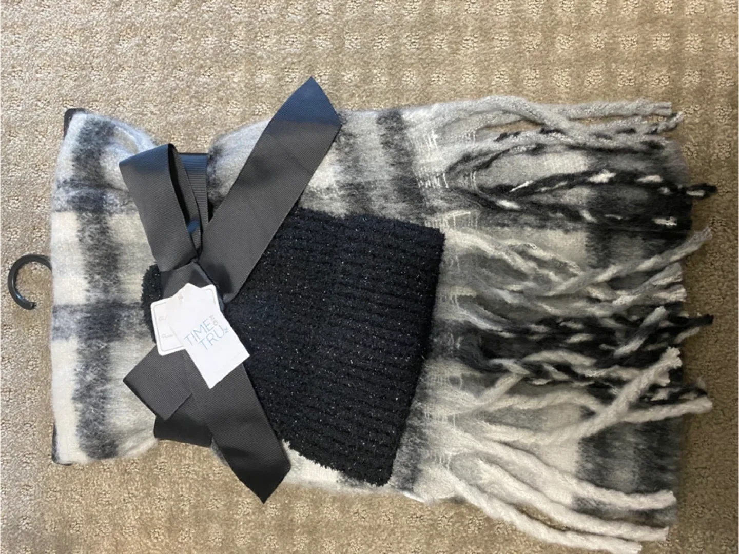 Ladies Hat and Scarf Set- New thumbnail