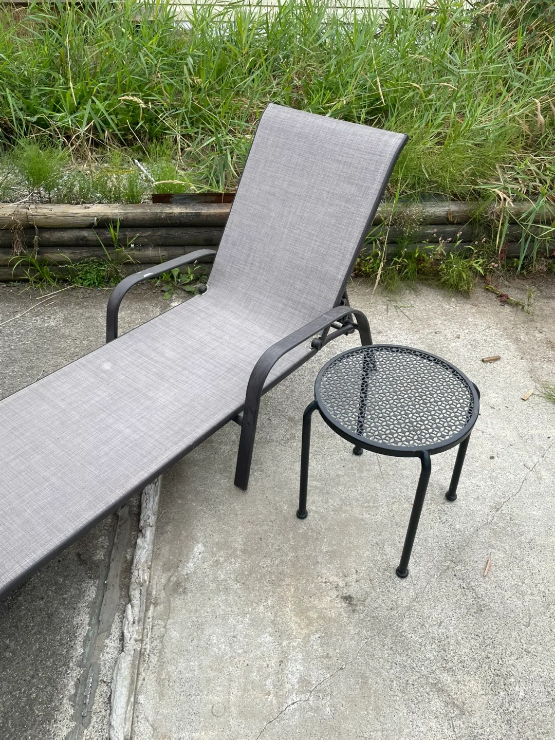 Outdoor Lounge Chair & Table thumbnail