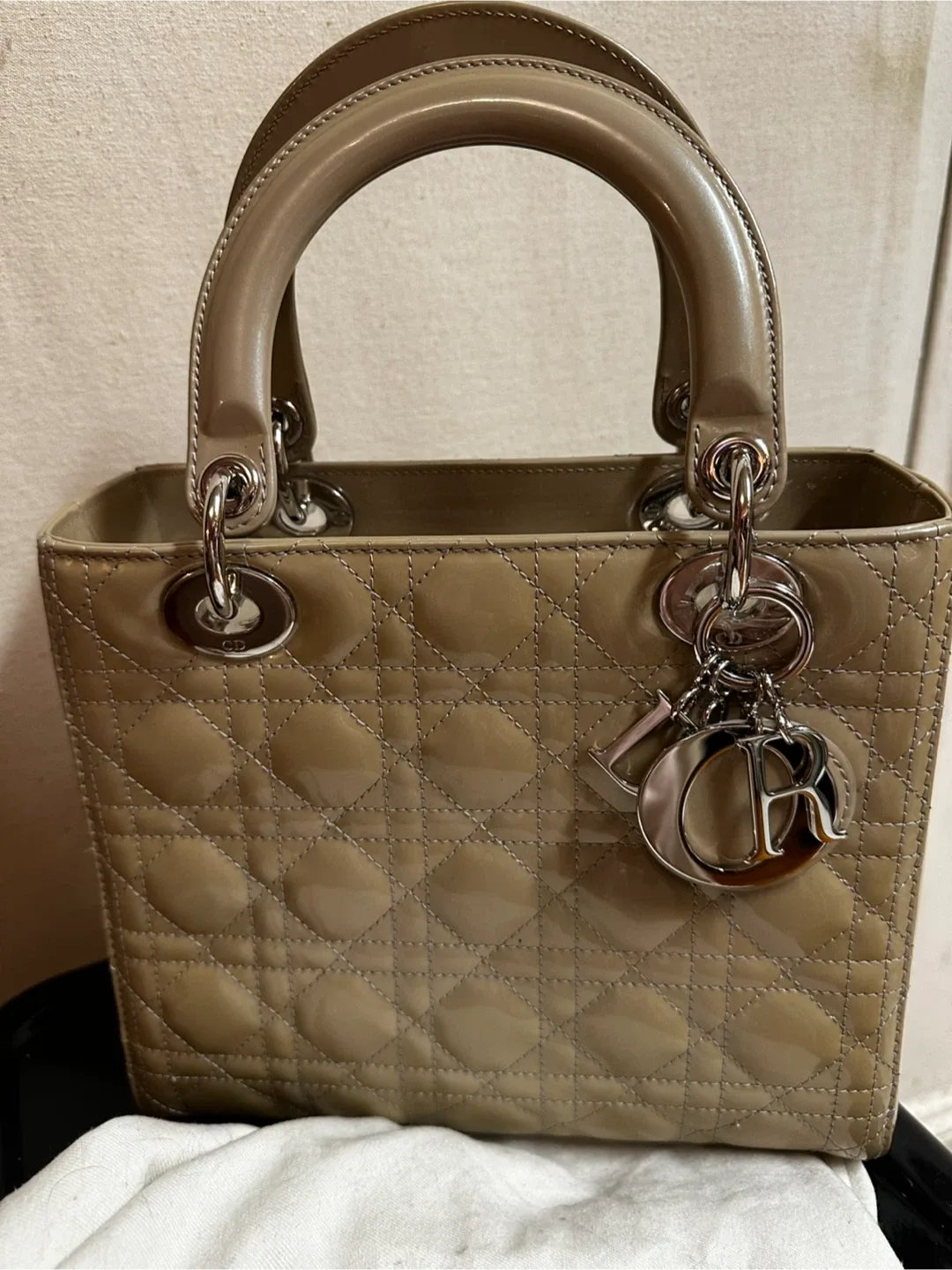 Dior Lady Dior Patent Leather Handbag image indicator(4)