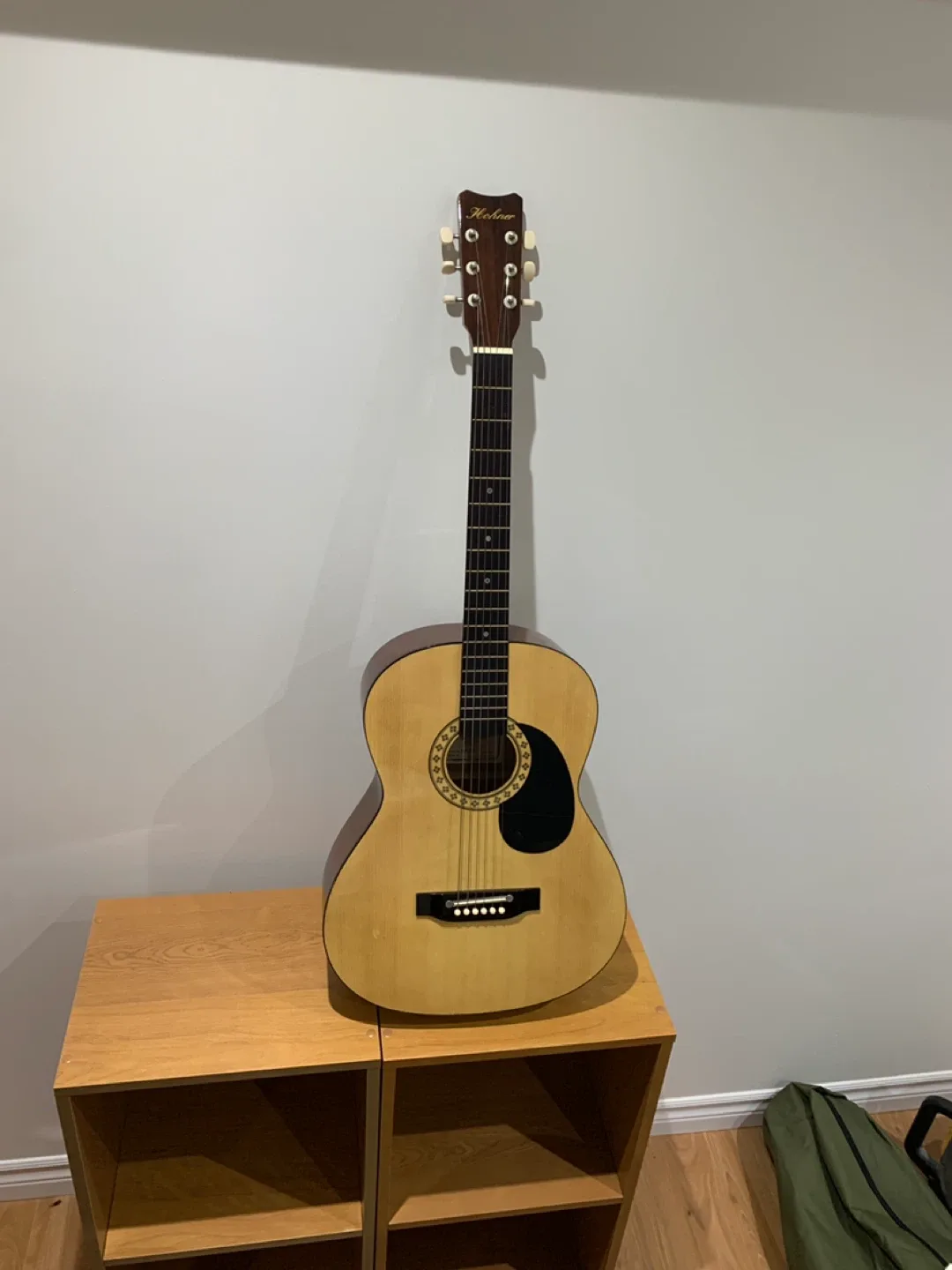 Hohner Acoustic Guitar with Case image indicator(2)