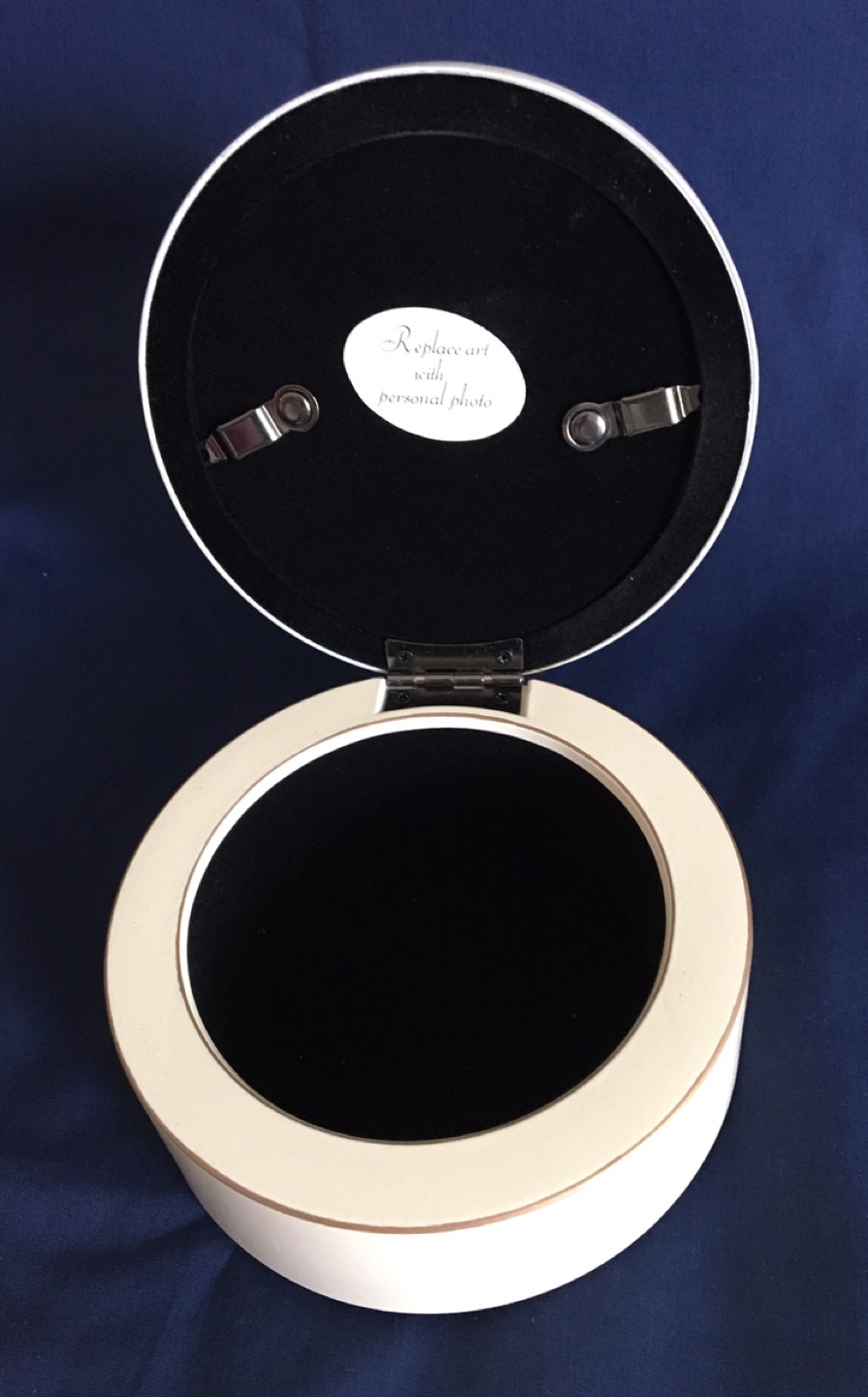 Friendship Tiny Round Ivory Box - photo 2