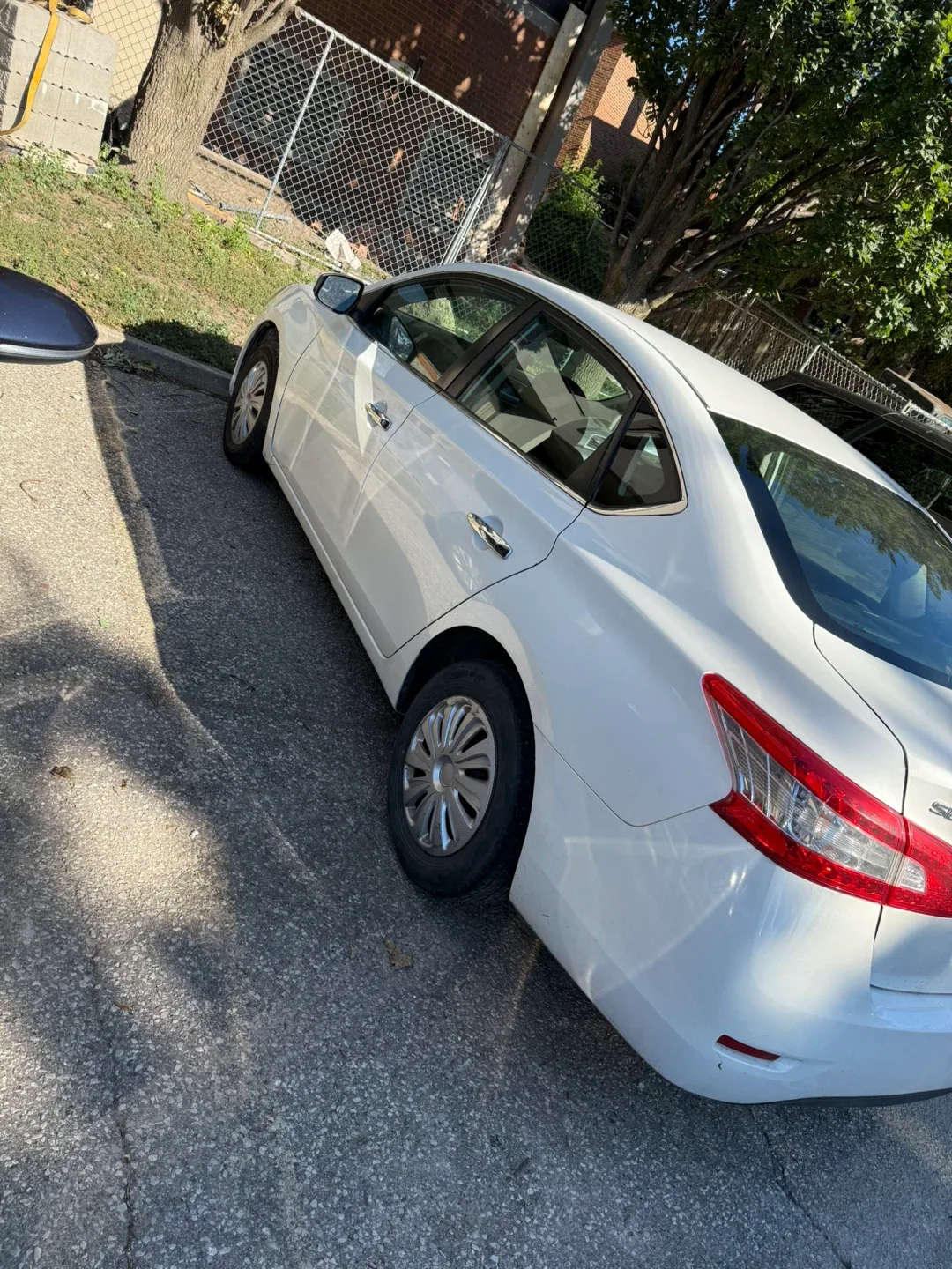 Nissan Sentra  2014 - White Sedan
