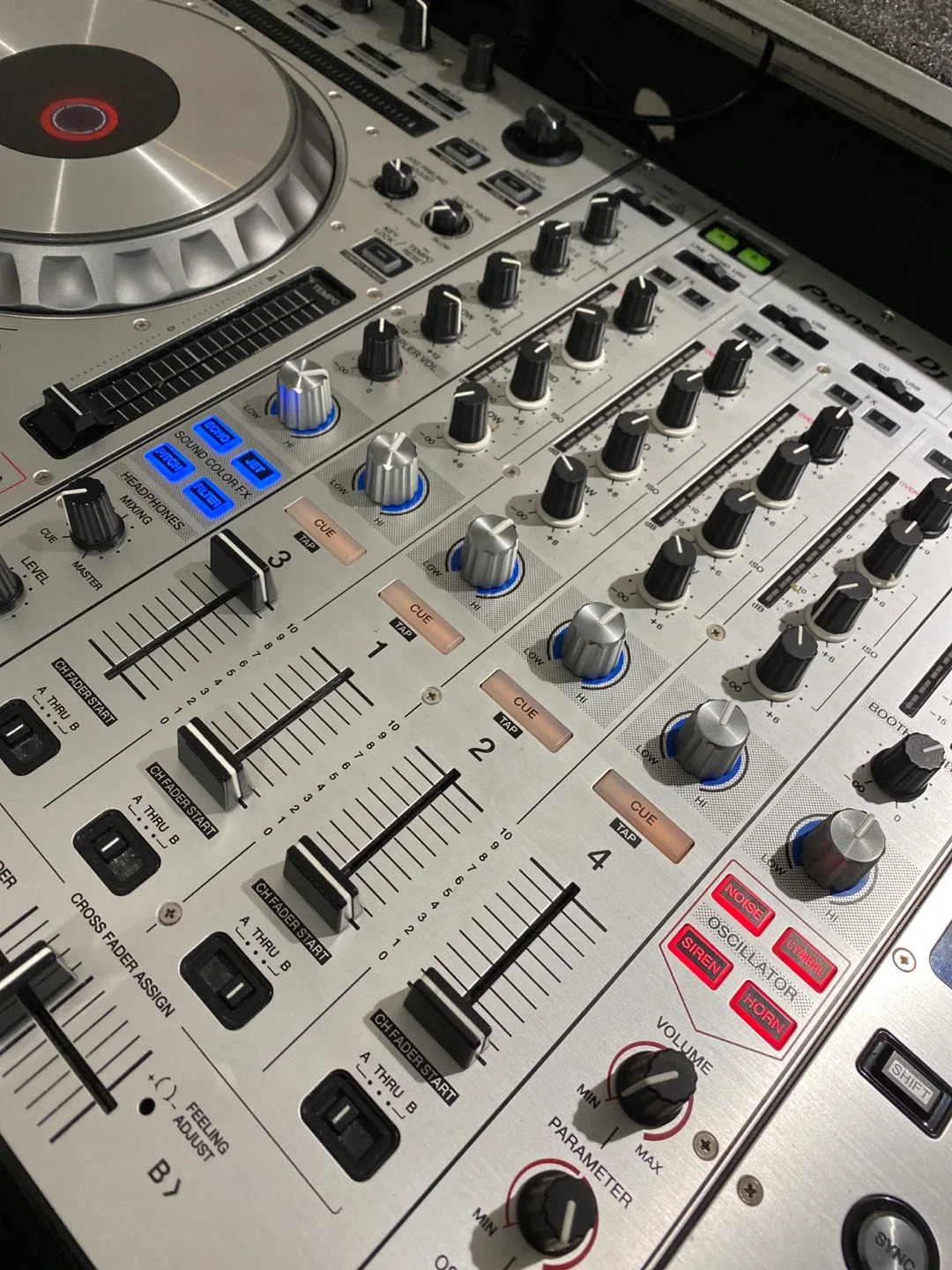 Limited edition DDJ-SZ Professional DJ Controller  & Case image indicator(3)