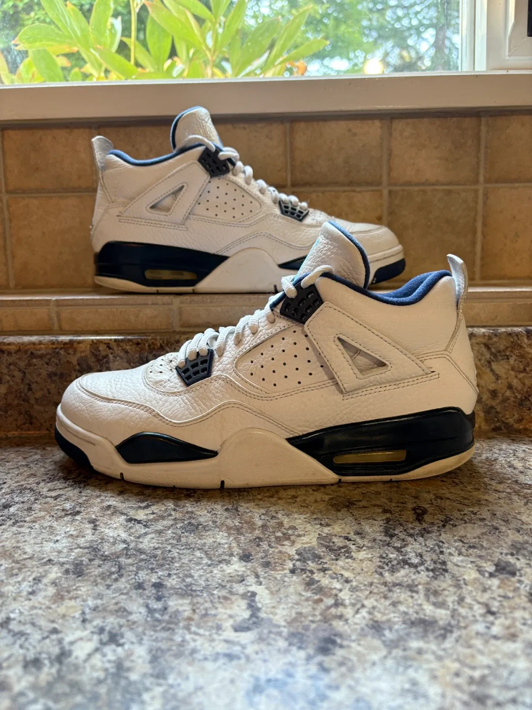 Air Jordan 4 Retro Columbia thumbnail
