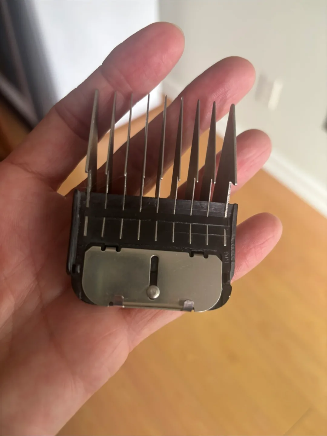 Wahl Clipper Attachment Combs - Sizes 0 & 1 image indicator(3)