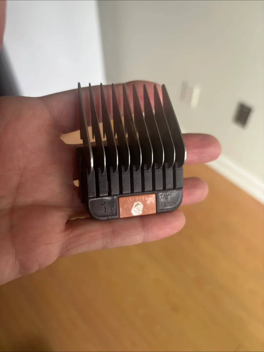 Wahl Clipper Attachment Combs - Sizes 0 & 1 image indicator(4)