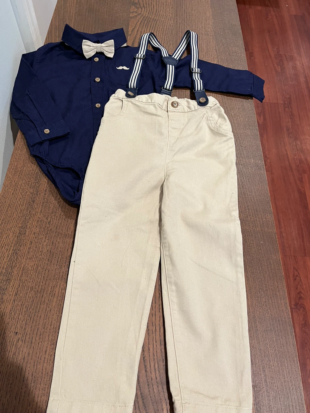 Baby Boy Outfit with Bowtie & Suspenders - photo 2