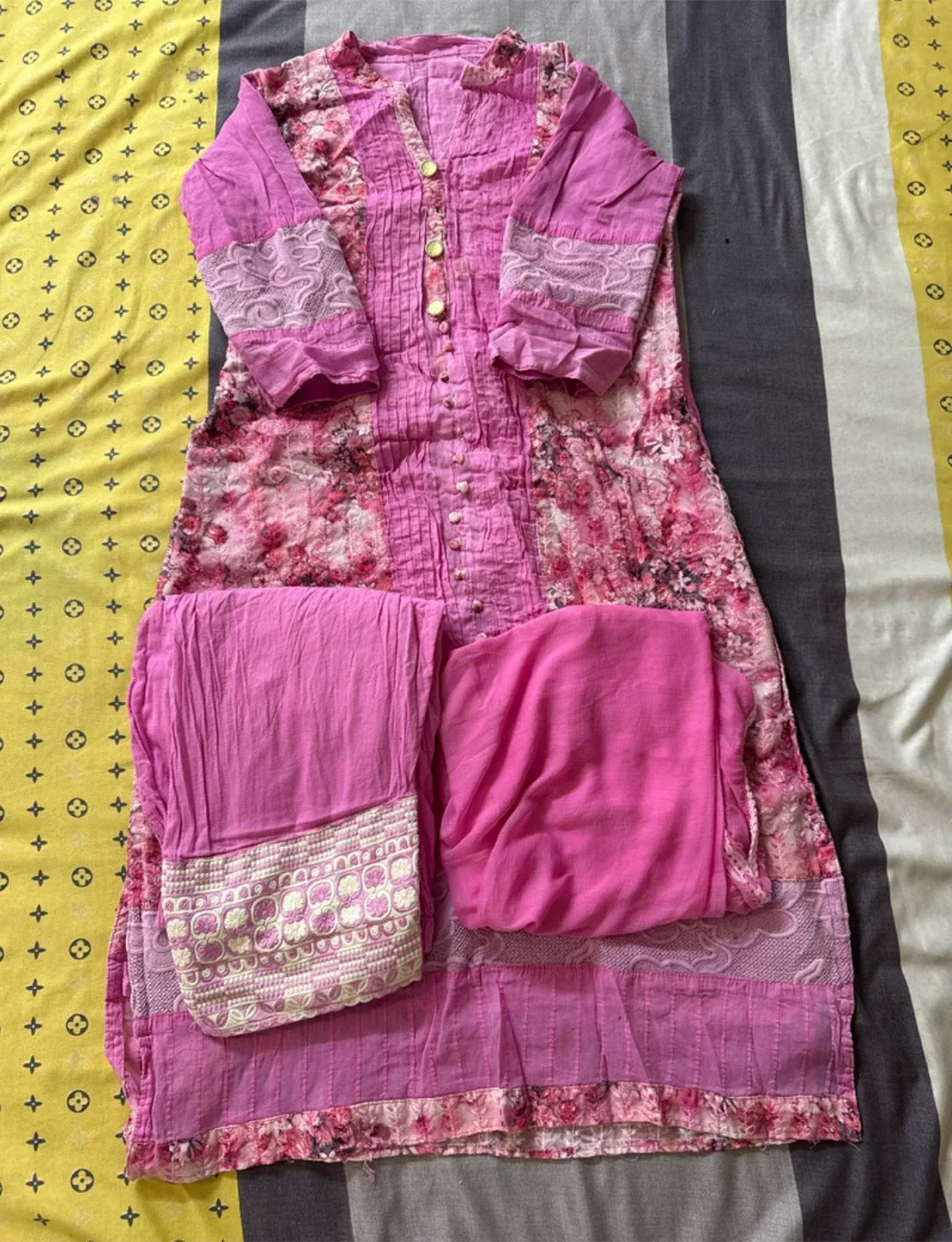 Pink Floral Salwar Kameez Suit thumbnail