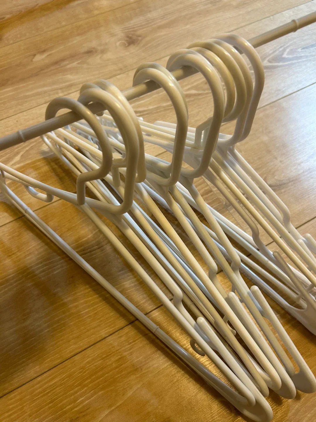 White Plastic Clothes Hangers - Bundle image indicator(2)