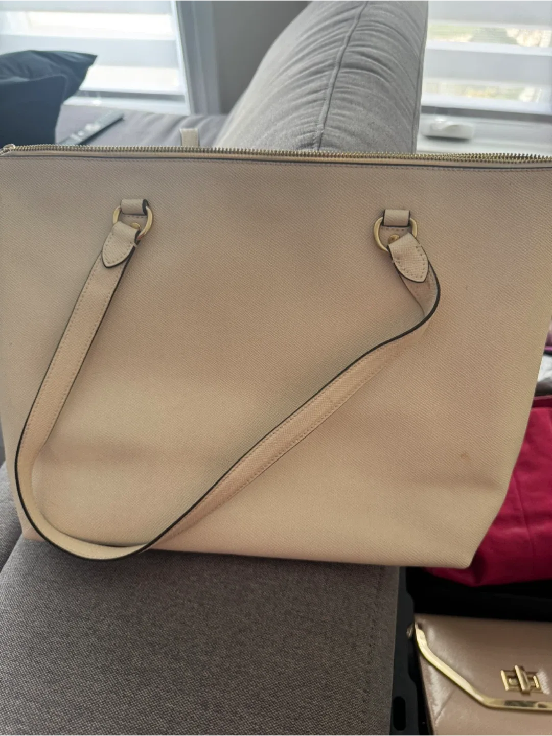 Coach Beige Tote Bag - Excellent Condition image indicator(4)