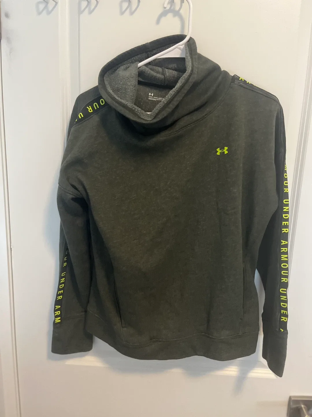 Under Armour Funnel Neck Pullover - Size M thumbnail