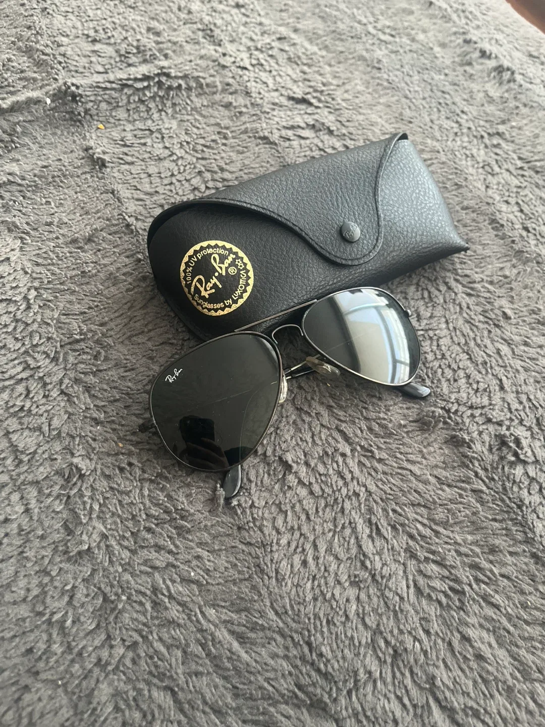 Ray-Ban Sunglasses with Case image indicator(10)